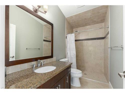 31 Aspen Meadows Green Sw, Calgary, AB - Indoor Photo Showing Bathroom