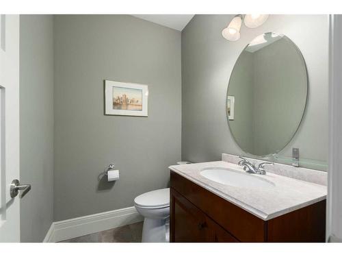 31 Aspen Meadows Green Sw, Calgary, AB - Indoor Photo Showing Bathroom