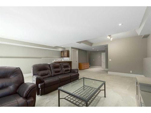 31 Aspen Meadows Green Sw, Calgary, AB - Indoor Photo Showing Living Room