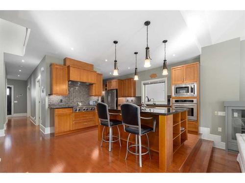 31 Aspen Meadows Green Sw, Calgary, AB - Indoor Photo Showing Kitchen With Upgraded Kitchen