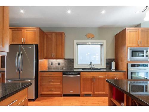 31 Aspen Meadows Green Sw, Calgary, AB - Indoor Photo Showing Kitchen