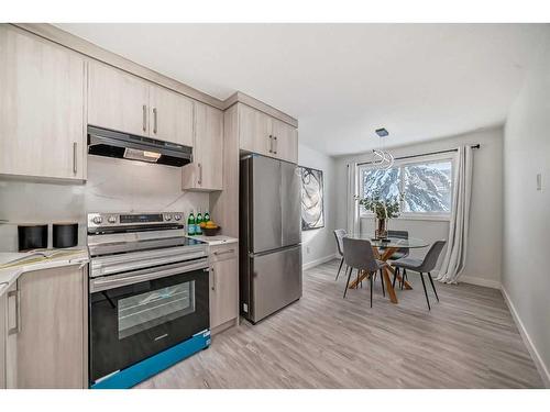 6-4503 75 Street Nw, Calgary, AB - Indoor Photo Showing Kitchen