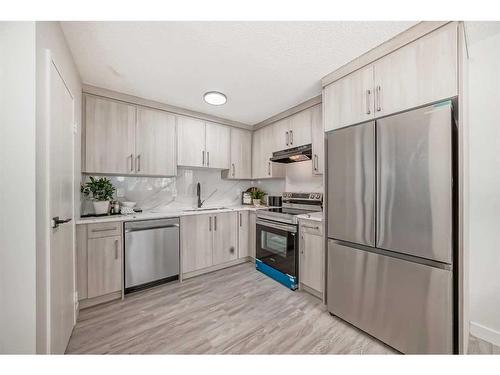 6-4503 75 Street Nw, Calgary, AB - Indoor Photo Showing Kitchen With Upgraded Kitchen