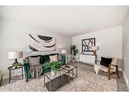 6-4503 75 Street Nw, Calgary, AB - Indoor Photo Showing Living Room