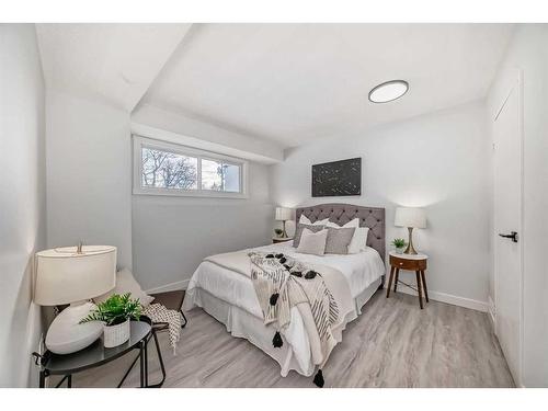 6-4503 75 Street Nw, Calgary, AB - Indoor Photo Showing Bedroom