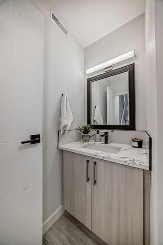 6-4503 75 Street Nw, Calgary, AB - Indoor Photo Showing Bathroom