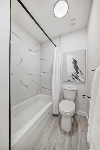 6-4503 75 Street Nw, Calgary, AB - Indoor Photo Showing Bathroom