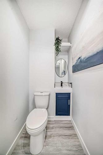 6-4503 75 Street Nw, Calgary, AB - Indoor Photo Showing Bathroom