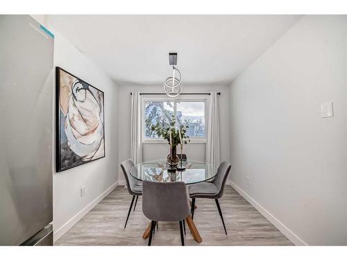 6-4503 75 Street Nw, Calgary, AB - Indoor Photo Showing Dining Room