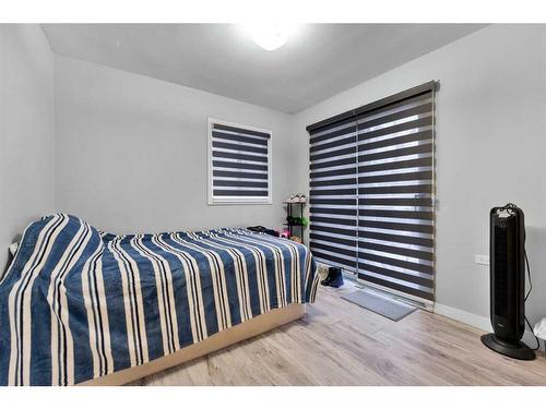 2323 23 Street Nw, Calgary, AB - Indoor Photo Showing Bedroom