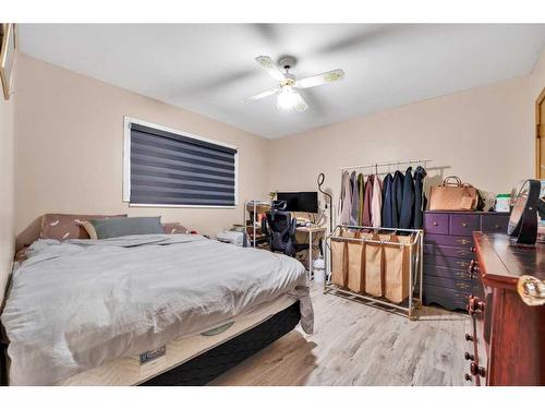 2323 23 Street Nw, Calgary, AB - Indoor Photo Showing Bedroom