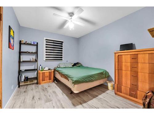 2323 23 Street Nw, Calgary, AB - Indoor Photo Showing Bedroom