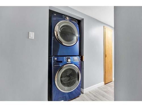 2323 23 Street Nw, Calgary, AB - Indoor Photo Showing Laundry Room