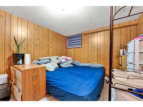 2323 23 Street Nw, Calgary, AB - Indoor Photo Showing Bedroom