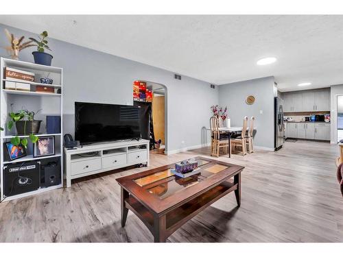 2323 23 Street Nw, Calgary, AB - Indoor Photo Showing Living Room