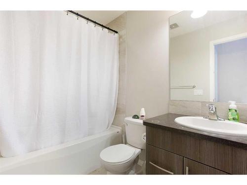 147 Cityscape Row Ne, Calgary, AB - Indoor Photo Showing Bathroom