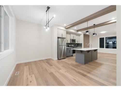 1199 Lanark Boulevard, Airdrie, AB - Indoor Photo Showing Kitchen