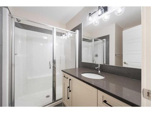 1199 Lanark Boulevard, Airdrie, AB - Indoor Photo Showing Bathroom