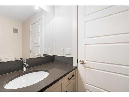 1199 Lanark Boulevard, Airdrie, AB - Indoor Photo Showing Bathroom