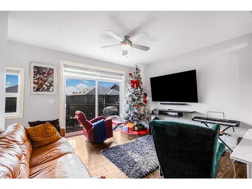 507-355 Nolancrest Heights Nw, Calgary, AB - Indoor Photo Showing Living Room