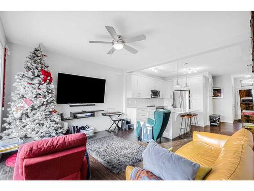 507-355 Nolancrest Heights, Calgary, AB - Indoor Photo Showing Living Room