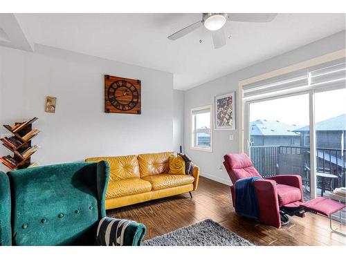 507-355 Nolancrest Heights Nw, Calgary, AB - Indoor Photo Showing Living Room