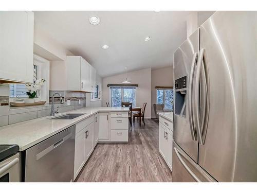 70 Sierra Vista Circle Sw, Calgary, AB - Indoor Photo Showing Kitchen With Upgraded Kitchen