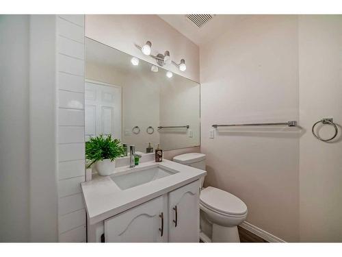 70 Sierra Vista Circle Sw, Calgary, AB - Indoor Photo Showing Bathroom