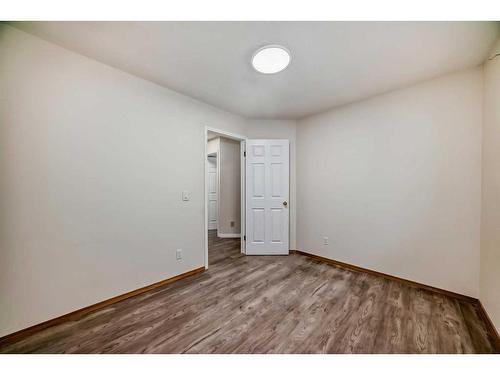 70 Sierra Vista Circle Sw, Calgary, AB - Indoor Photo Showing Other Room