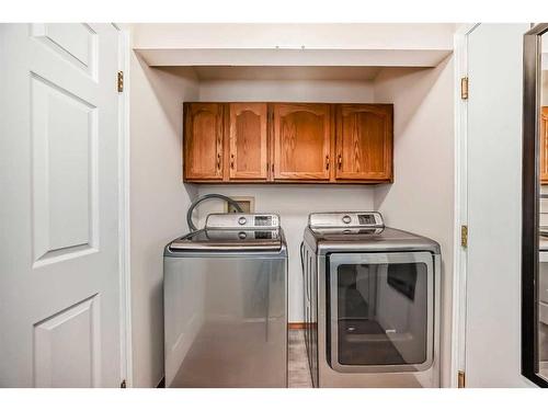 70 Sierra Vista Circle Sw, Calgary, AB - Indoor Photo Showing Laundry Room