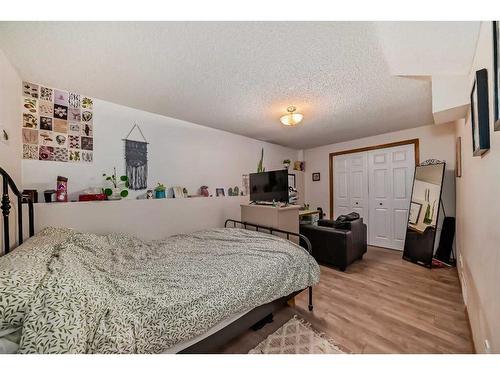 70 Sierra Vista Circle Sw, Calgary, AB - Indoor Photo Showing Bedroom