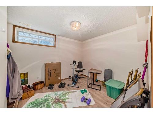 70 Sierra Vista Circle Sw, Calgary, AB - Indoor Photo Showing Other Room