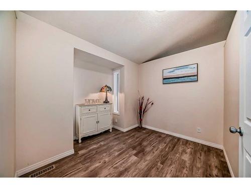 70 Sierra Vista Circle Sw, Calgary, AB - Indoor