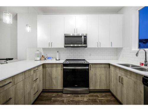 826 Belmont Drive, Calgary, AB - Indoor Photo Showing Kitchen With Double Sink With Upgraded Kitchen