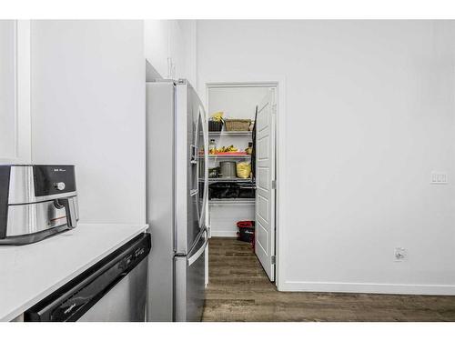 826 Belmont Drive, Calgary, AB - Indoor Photo Showing Kitchen