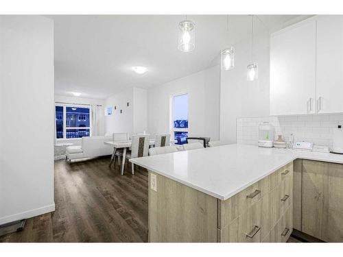 826 Belmont Drive, Calgary, AB - Indoor Photo Showing Kitchen