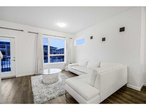 826 Belmont Drive, Calgary, AB - Indoor Photo Showing Living Room