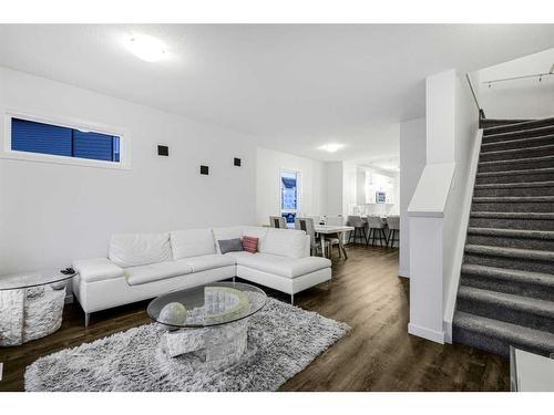 826 Belmont Drive, Calgary, AB - Indoor Photo Showing Living Room