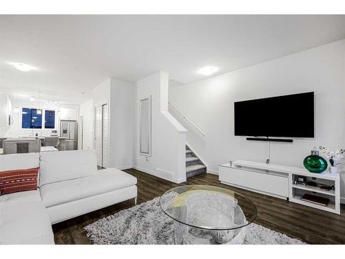 826 Belmont Drive, Calgary, AB - Indoor Photo Showing Living Room