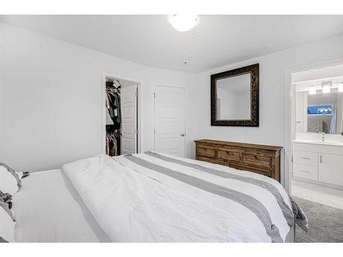 826 Belmont Drive, Calgary, AB - Indoor Photo Showing Bedroom