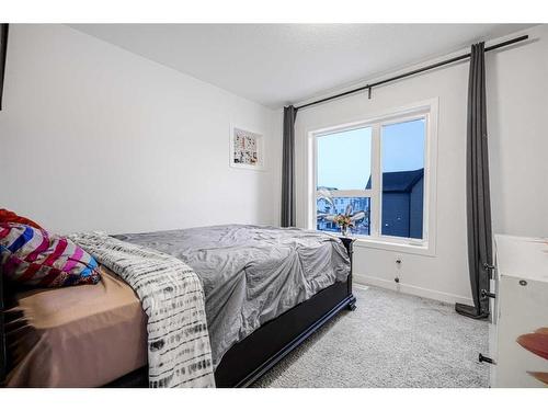 826 Belmont Drive, Calgary, AB - Indoor Photo Showing Bedroom