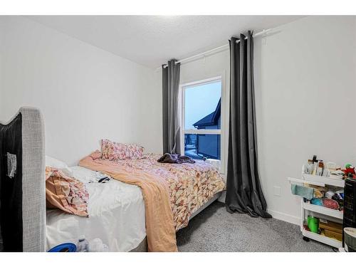 826 Belmont Drive, Calgary, AB - Indoor Photo Showing Bedroom