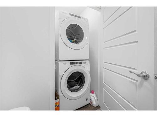 826 Belmont Drive, Calgary, AB - Indoor Photo Showing Laundry Room