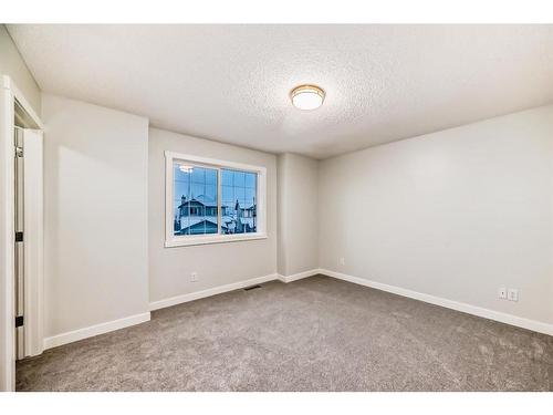 209 Evansmeade Close Nw, Calgary, AB - Indoor Photo Showing Bathroom