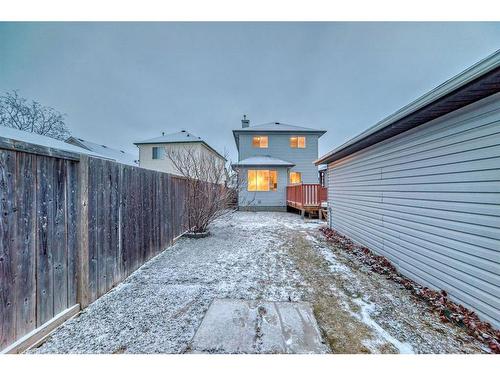 209 Evansmeade Close Nw, Calgary, AB - Indoor Photo Showing Garage