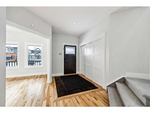 538 53 Avenue Sw, Calgary, AB - Indoor Photo Showing Other Room