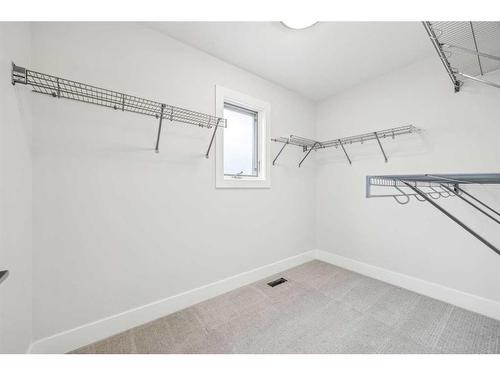 538 53 Avenue Sw, Calgary, AB - Indoor With Storage