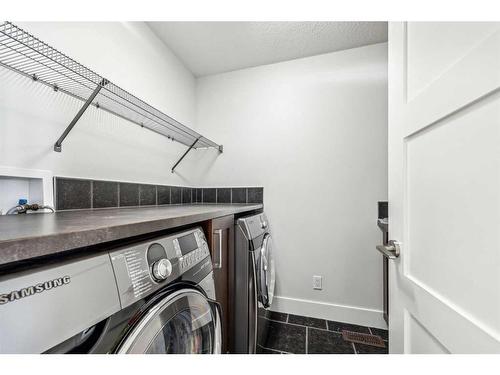 538 53 Avenue Sw, Calgary, AB - Indoor Photo Showing Laundry Room