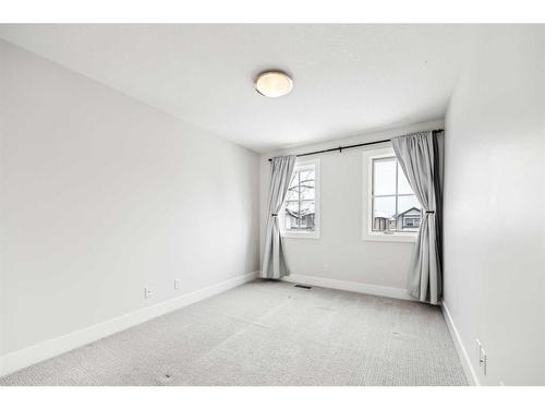 538 53 Avenue Sw, Calgary, AB - Indoor Photo Showing Other Room