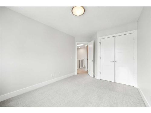 538 53 Avenue Sw, Calgary, AB - Indoor Photo Showing Other Room